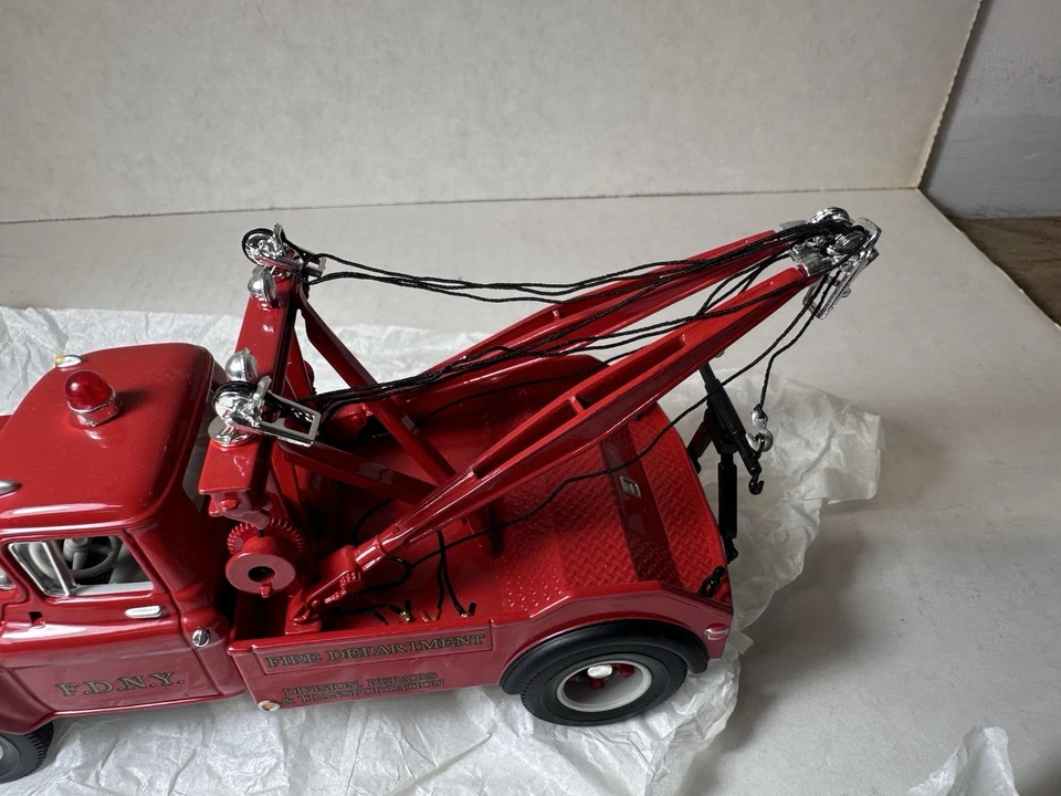 First Gear 1958 FDNY GMC Tow Truck Fire Dept. 1/34 Diecast #19-2408 NEW NIB - Image 4 of 4