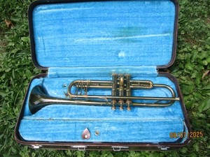 BUESCHER TRUTONE MODEL 9 TRUMPET, 1926, SERIAL # 214216, CASE