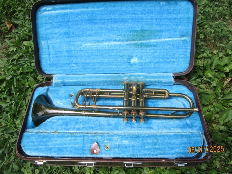 BUESCHER TRUTONE MODEL 9 TRUMPET, 1926, SERIAL # 214216, CASE