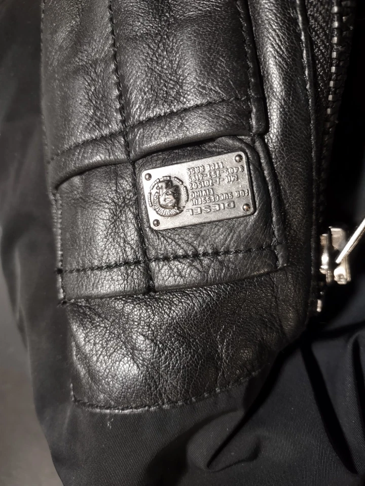 Chaqueta de Vuelo Diesel Para Hombre Mediana Negra Forro Verde Bolsillos con Cremallera Completa Foto 3 de 3