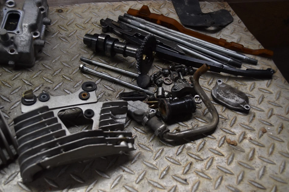 Culata trasera Y3-11 con válvulas de leva pernos 2005 Honda VTX1300 VTX 1300 R 05 Foto 3 de 4