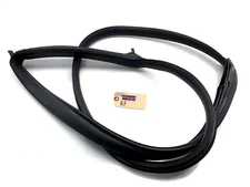 2014-2019 MASERATI GHIBLI S Q4 RIGHT PASSENGER FRONT DOOR WEATHERSTRIP OEM.