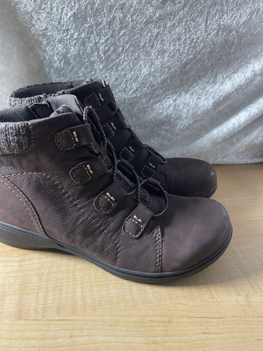 Clarks Womens Brandi Dark Brown Nubuck Boots Size 8.5 Flat - Picture 4 of 8
