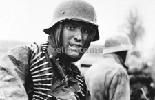 WW2 PICTURE PHOTO GERMAN SOLDIER IN THE FRONT 6490
