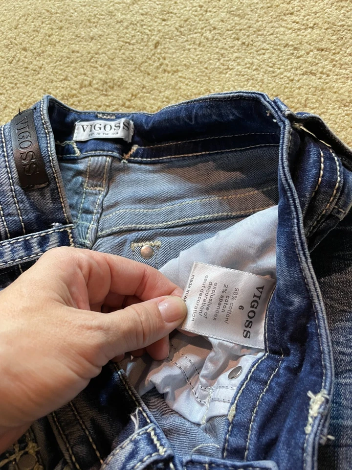 Mini Pantalones Cortos de Denim Elásticos Vigoss Cortos Floral Bordado 6 x 2.5" Foto 4 de 4