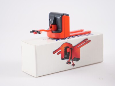 Conrad GmbH of Germany 2981 1:25 scale model Linde fork lift