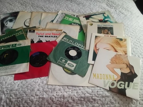 Vinyl 7" 20+Beatles,Lennon etc.Some in original sleeves.Please See Photos.