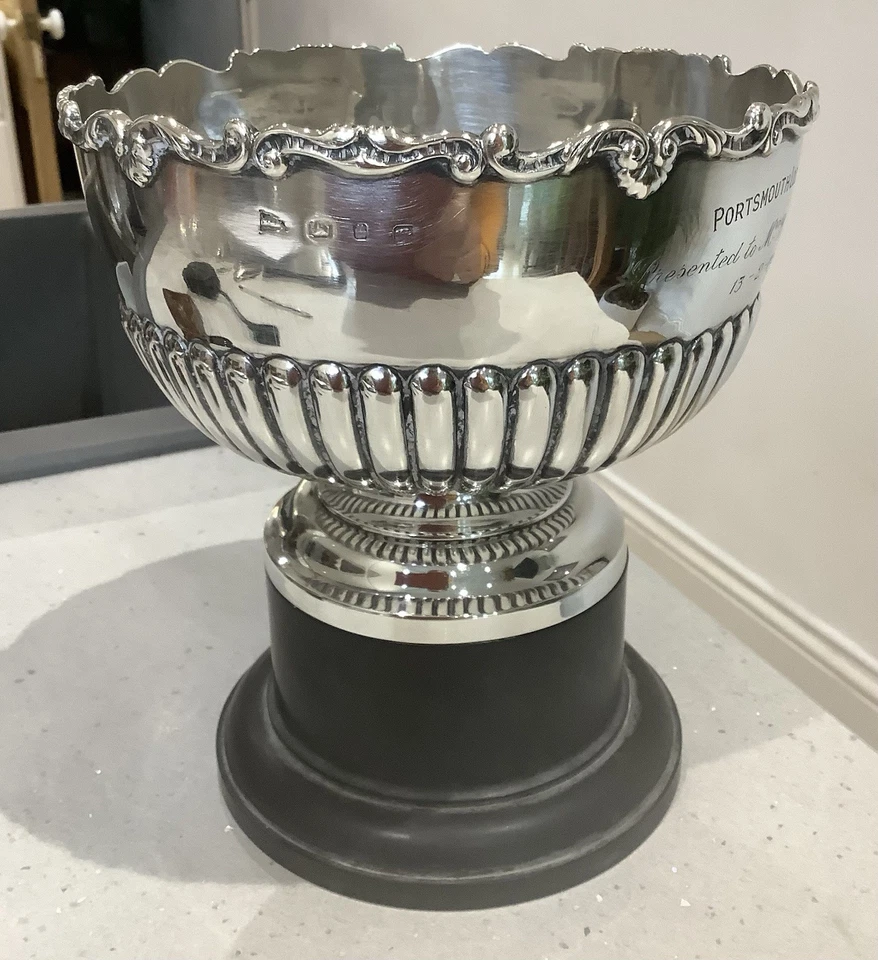 Cuenco victoriano de plata de ley. Zócalo. Walker & Hall. Birmingham 1898. Foto 3 de 4