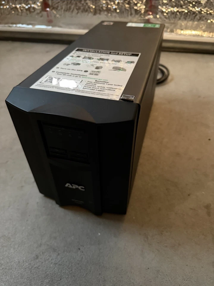 APC Smart-Ups SMT1000C 1000VA/700W 120V 8-Outlet UPS - Image 2 of 4