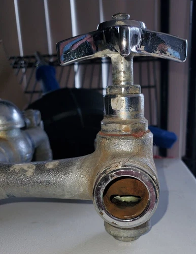 ProFlo PF1119 Wall Mounted Laundry Faucet - Picture 6 of 15