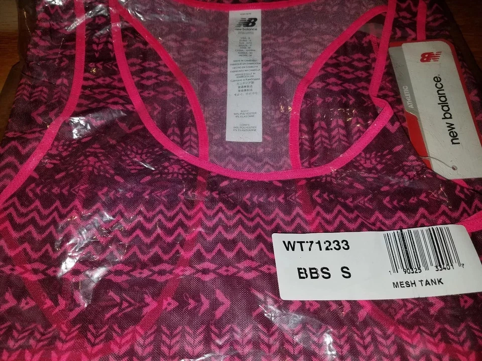 Camiseta sin mangas New Balance pequeña de malla borgoña para mujer  Foto 3 de 3