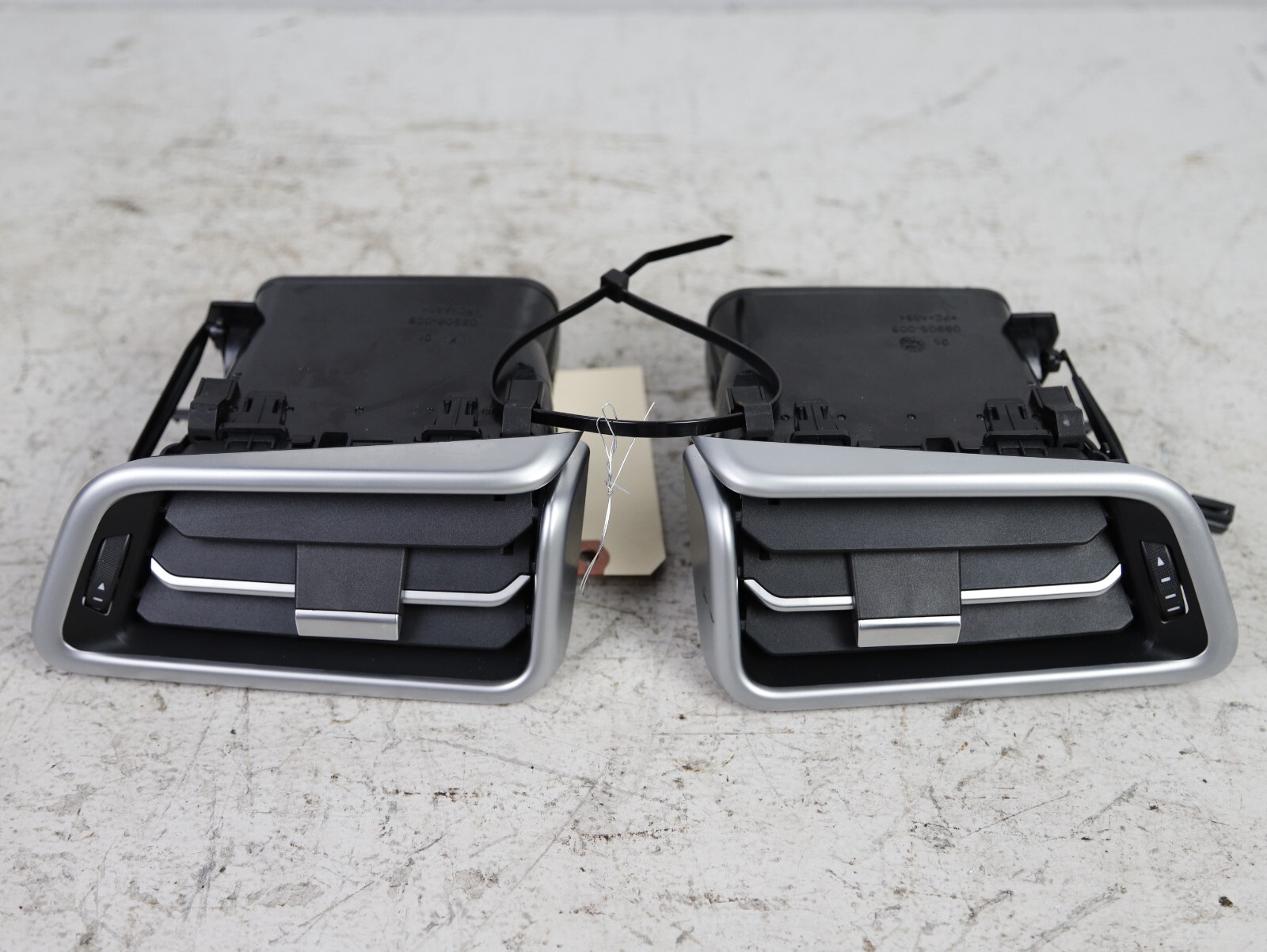14-20 MASERATI GHIBLI DASH LEFT RIGHT SIDE OUTER AC AIR VENT GRILLE OEM 52K
