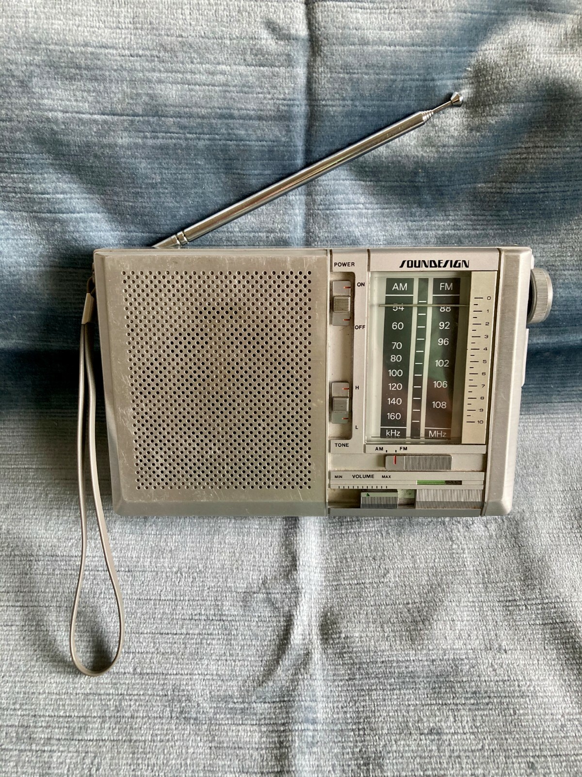 Vintage Portable Soundesign AM/FM Transistor Radio Model 2151-(B ...