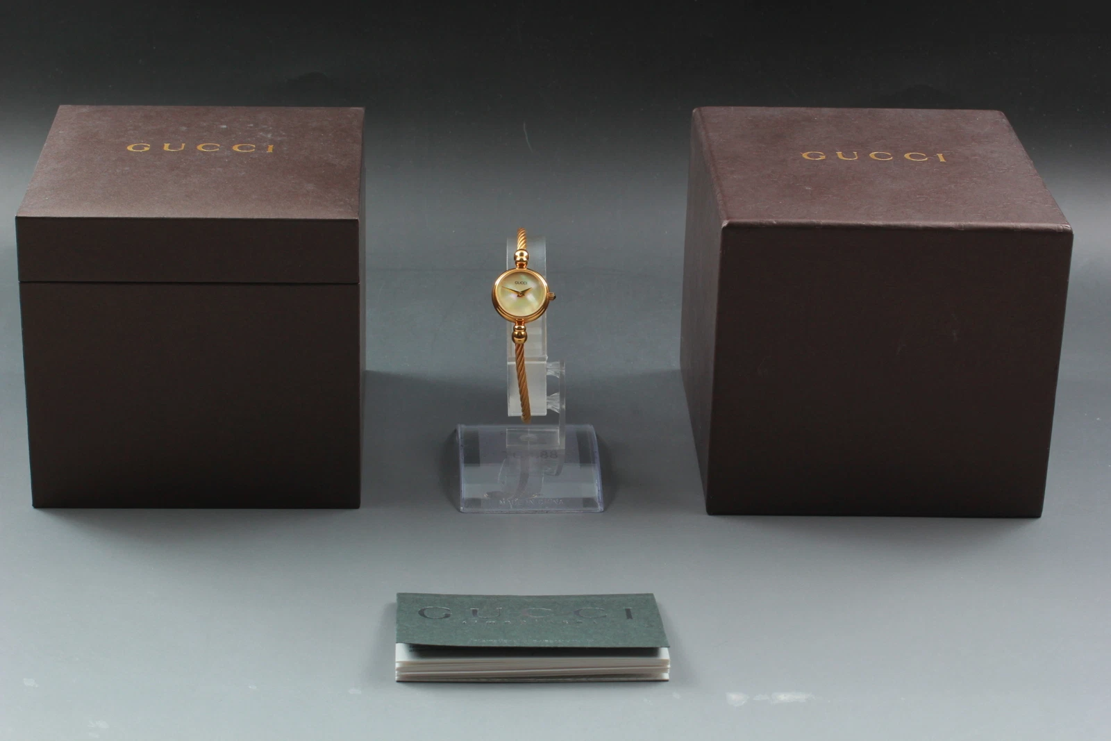 Boîte [N comme neuve] Gucci 2700,2,L cadran coquille peal bracelet quartz montre femme JAPON