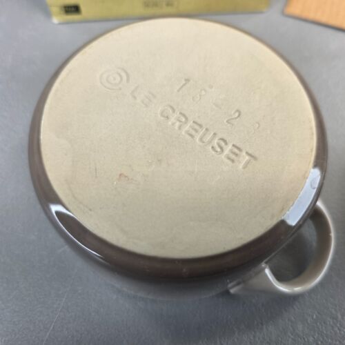 Le Creuset Stoneware Mini Petite Round Cocotte Casserole 2 Tone Gray NEW in Box - Picture 4 of 5
