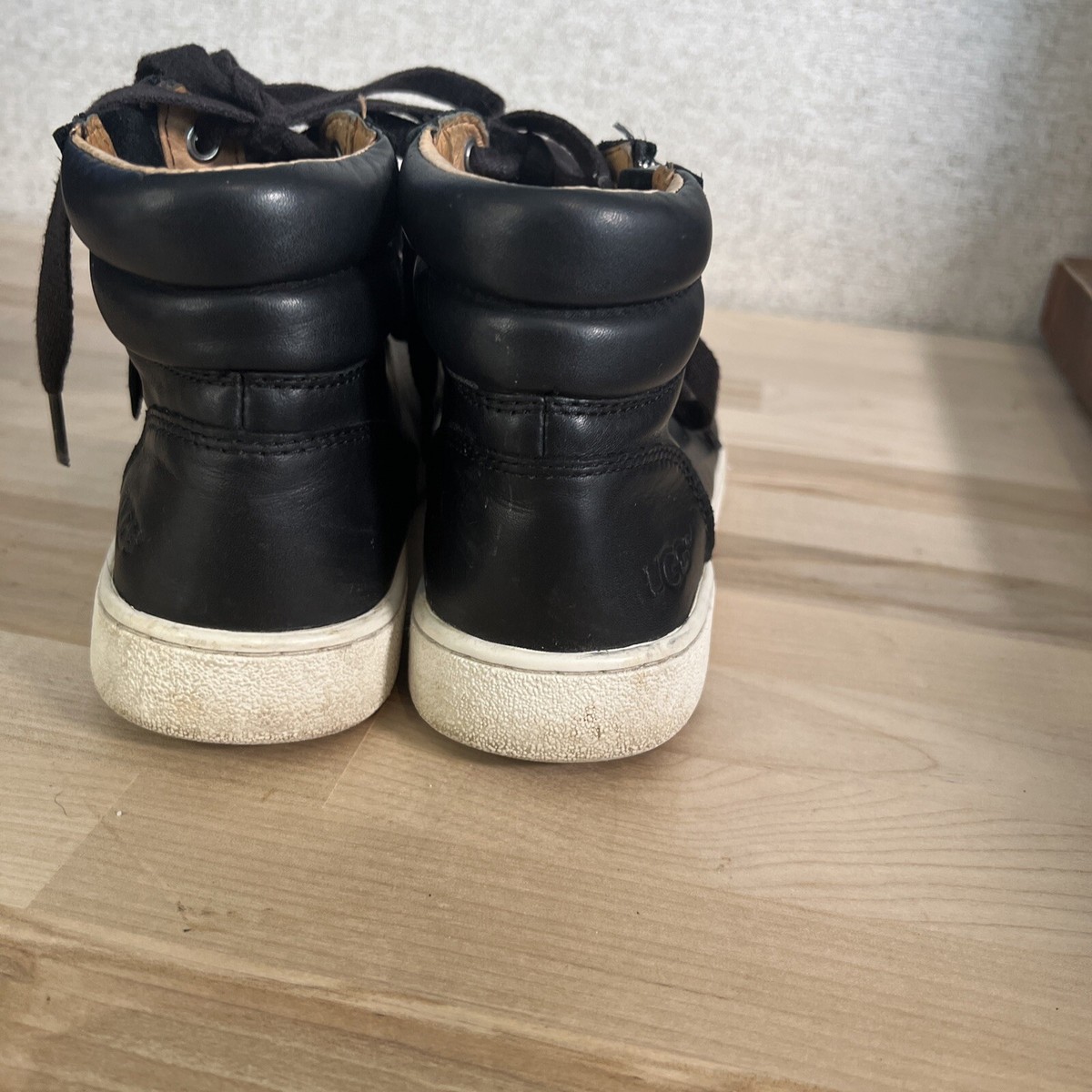 UGG Women's Black Leather Lace-Up Ankle Boots Booties with Side