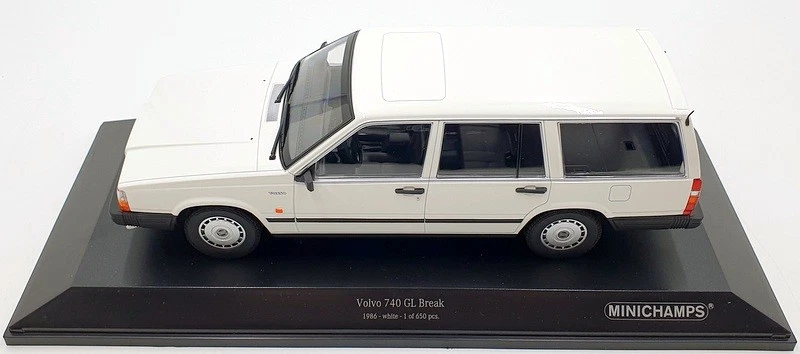Minichamps 1/18 Scale 155 171772 Volvo 740 GL Break 1986 - White - Image 3 of 4