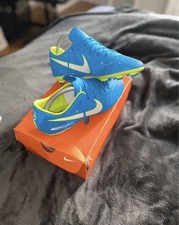 Neymar dans chaussures de football