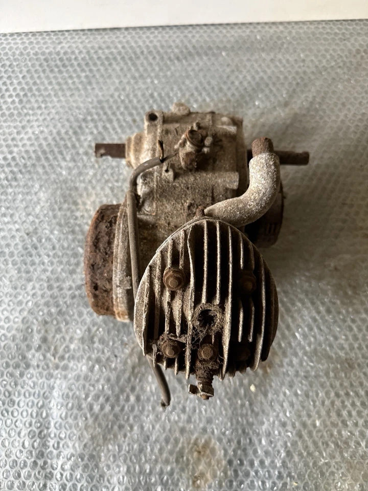 NSU Quickly Motor Deko Bodenfund unrestauriert Ersatzteilspender Oldtimer Moped - Bild 2 von 4