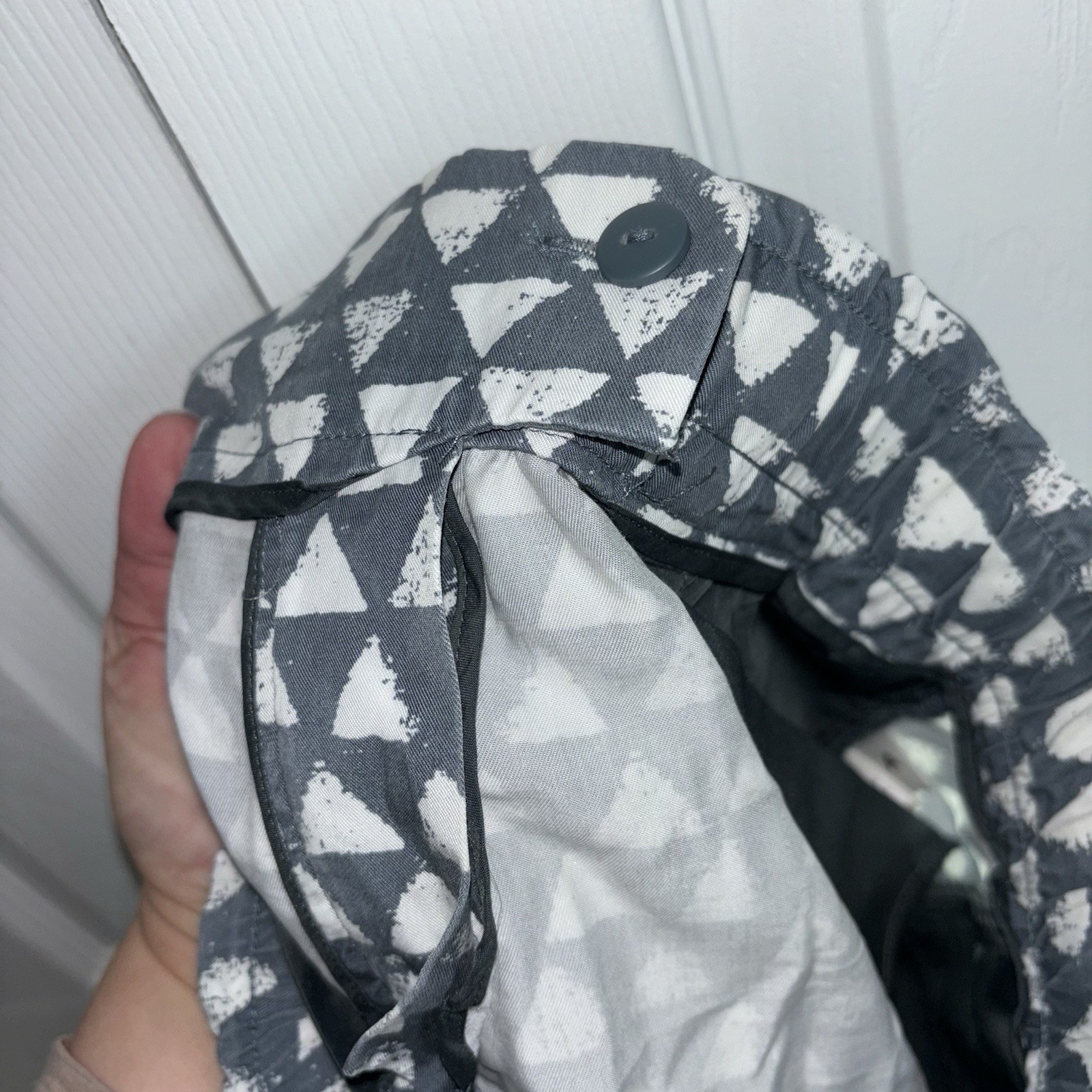 LOFT White & Gray Triangle Patterned Women's Shor… - image 6