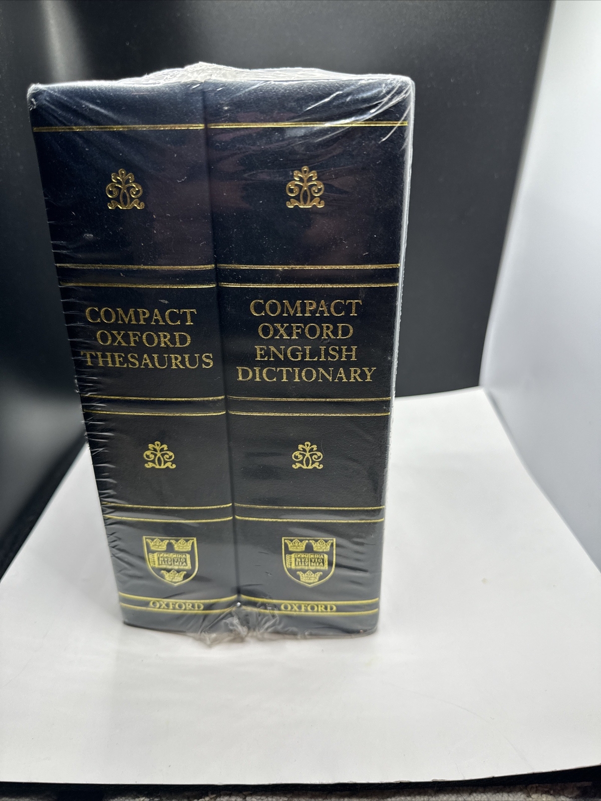 Compact Oxford English Dictionary and Thesaurus 2 Volume Set Hardcover