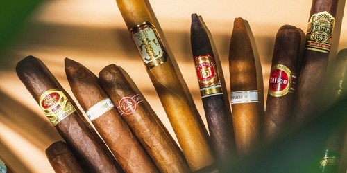 50ct Cherry Finish Cigar humidor w/hygrometer  - Picture 2 of 5