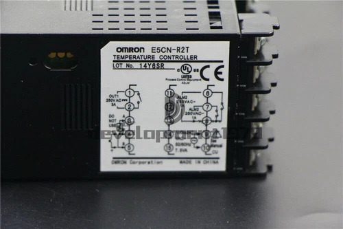 One Omron E5CN-R2T Temperature Controller 100-240VAC NEW IN BOX