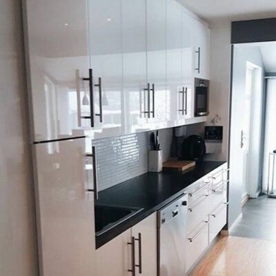 2,1m x 90cm GLÄNZEND WEISS GLÄNZEND VINYL FOLIE WICKEL KLEBRIGER RÜCKEN KUNSTSTOFF SELBSTKLEBEND