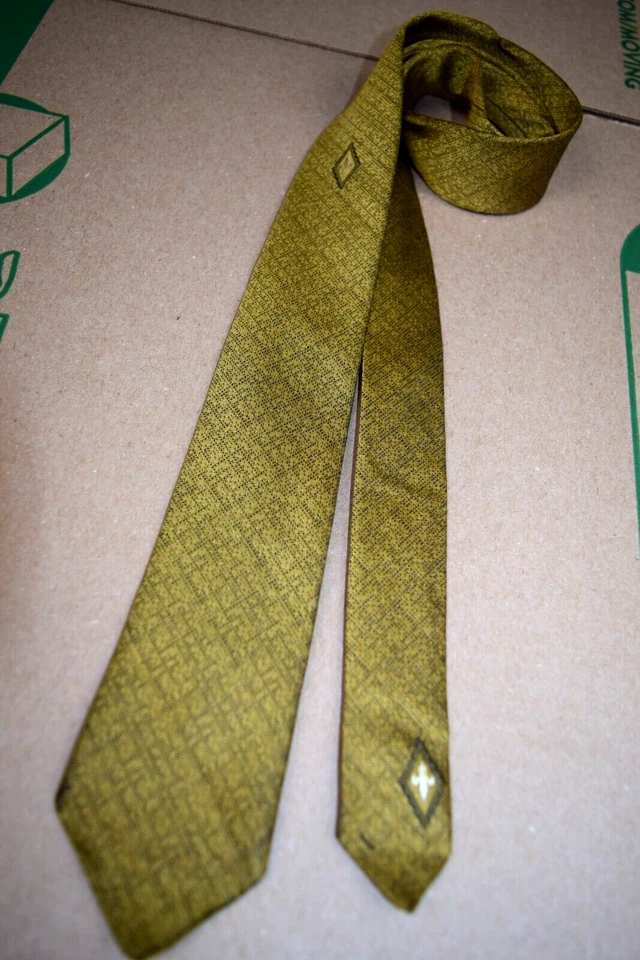 Neck Tie VTG Diamond Enclosed Fleur De Lis 60s Gold Jacqaurd Tie 54" x 2.25" - Image 2 of 4