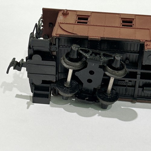 HO SCALE Pennsylvania #478120 Caboose Freight Car. Roco - Picture 7 of 8