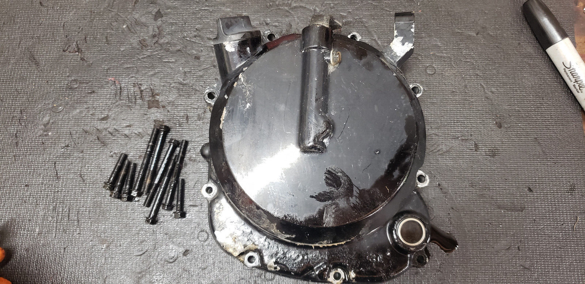 1985 KAWASAKI ZX600A ZX600 ZX GPZ600 CLUTCH COVER SIDE RH RIGHT