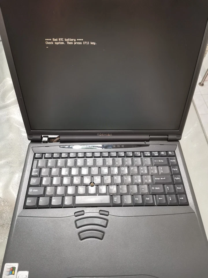 Toshiba Satellite Pro 4600 2 PC Vintage Windows 98 Windows XP - Immagine 3 di 4