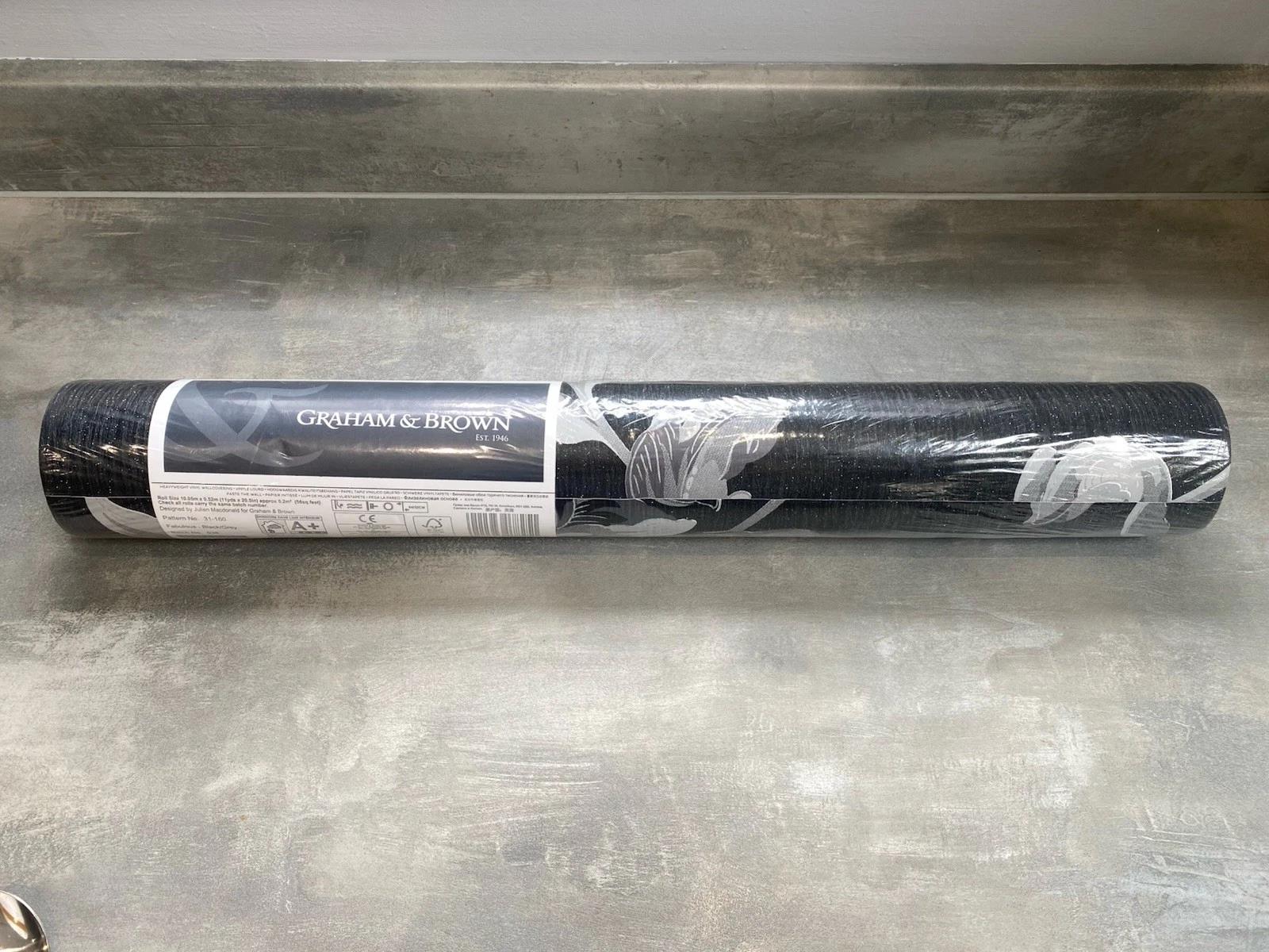 Graham & Brown 31-160 Black Grey Floral Wallpaper Brand New 10.05mx0.52m New