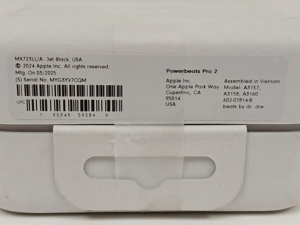 Наушники-пуговки беспроводные с шумоподавлением Beats Powerbeats Pro 2 черные - Изображение 2 из 4