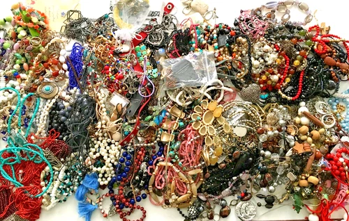 15 Lbs+ HUGE Vtg Costume to Fashion Jewelry lot Necklace Bead Chain UNSORTED