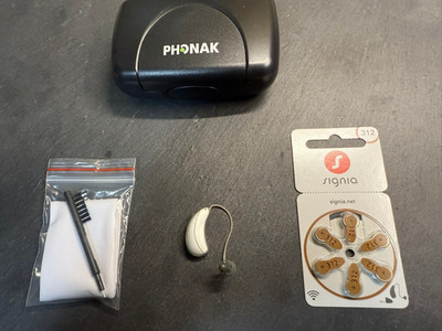 Unitron Moxi B1 Blu RIC hearing aid wireless