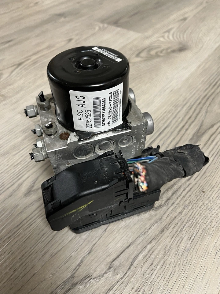 Módulo de bomba acumuladora de freno antibloqueo ABS 2011-2016 Cadillac SRX OEM 22752525 Foto 2 de 4