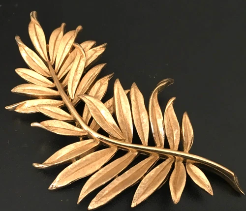 Vintage Brooch Pin SIGNED TRIFARI Leaf Gold tone Jewelry lot x