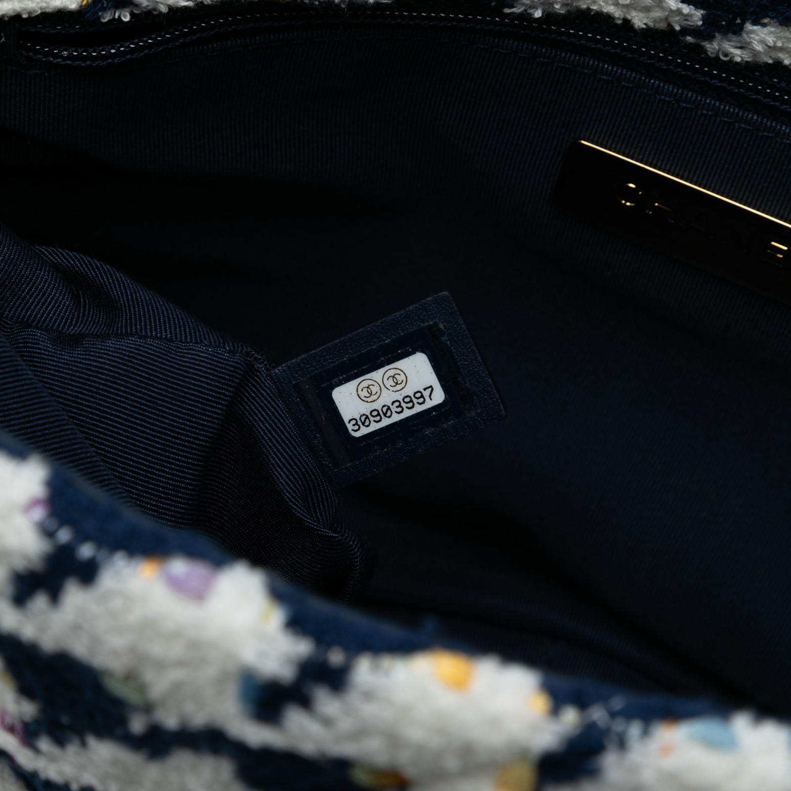 Authenticated Chanel Large Houndstooth Tweed 19 F… - image 6