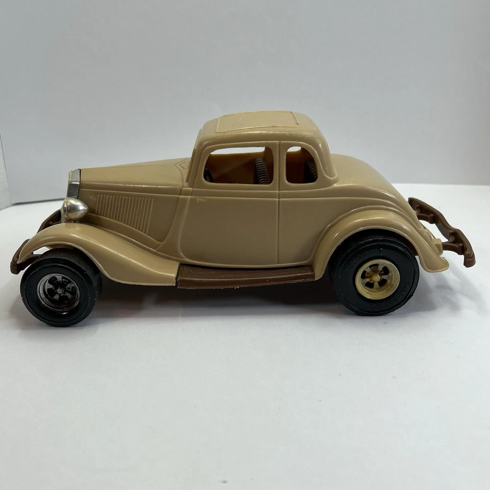 Винтажные пластиковые игрушки Durant TootsieToys 1934 Ford Victoria желтовато-коричневые и коричневые США - Изображение 4 из 4