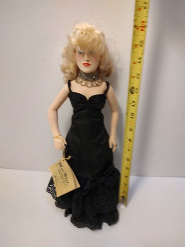 Mae West Doll Effanbee 1982 Hollywood Legends Series Edition 18" - Picture 3 of 9