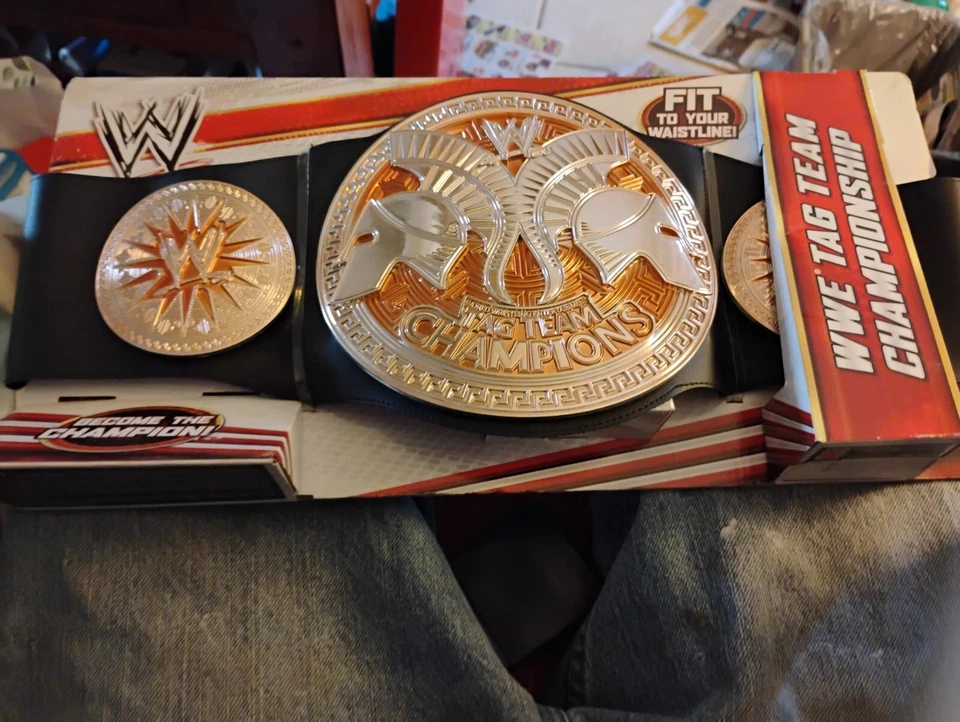 Cinturón WWE World Wrestling Entertainment Tag Team Championship Belt 2010 Foto 3 de 3