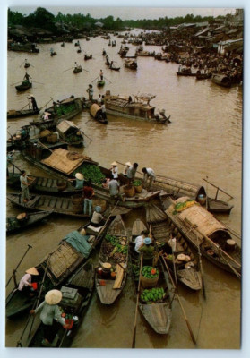 Que Huong - Market on the River - VIETNAM 4x6 Postcard