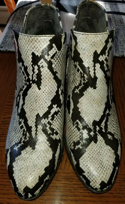 NEW  Dr.Scholl's  London Ankle Boots Python Snakeprint Boots Size 8.5  NWOB