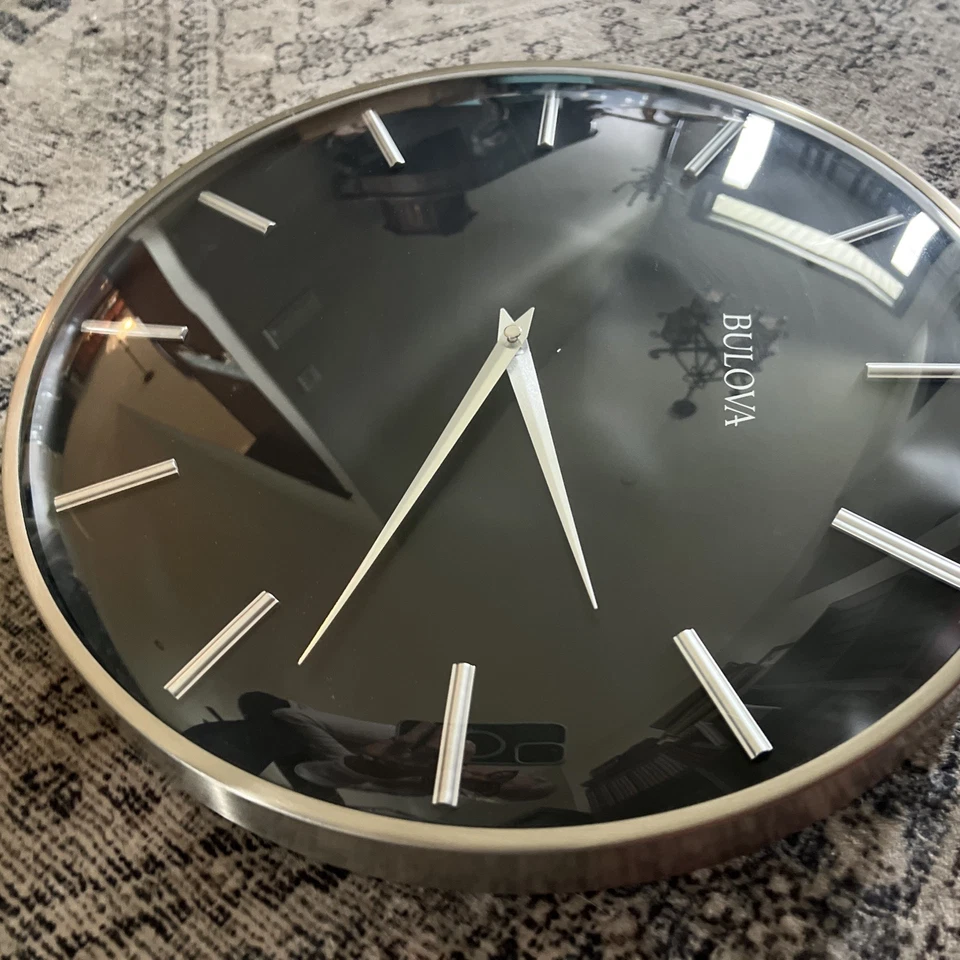 Bulova - Reloj de Pared Metro, Acabado Peltre Satinado 16" Cristal Lenz Foto 4 de 4