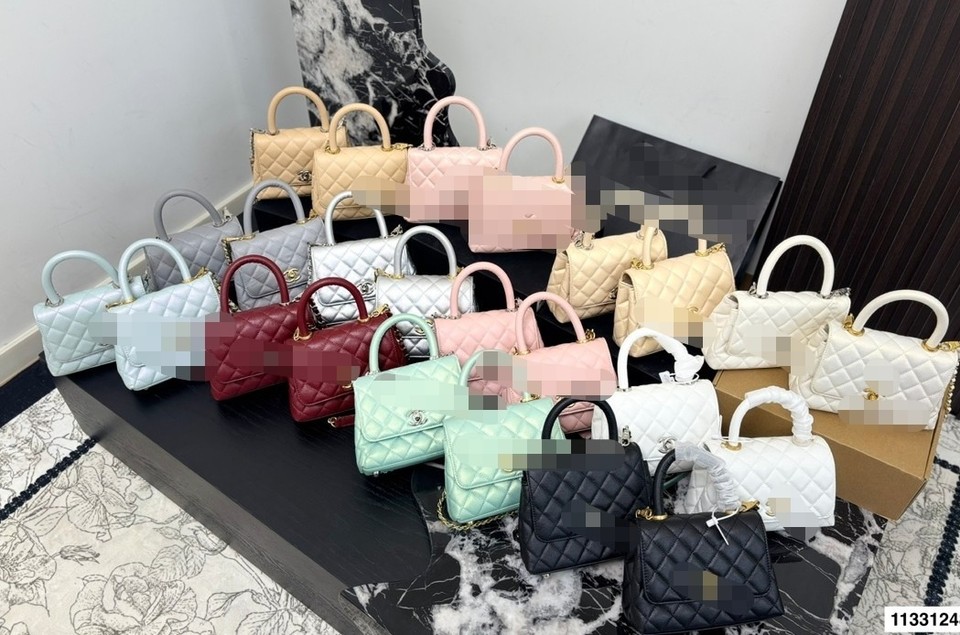 2026handbag crossbody NEW high quality  size 19cm  new with box