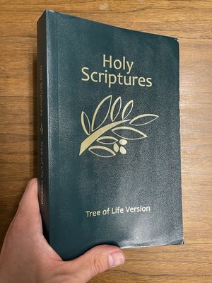 Holy Scriptures: Tree Of Life Version Thinline Edition (Green Paperback)