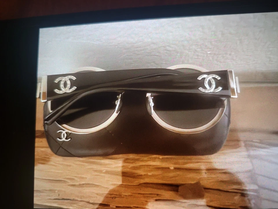 Gafas de sol Chanel plateadas con marco de metal espejo logotipo CC con estuche auténticas nuevas Foto 2 de 4