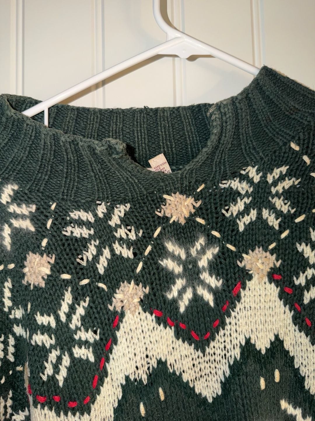 Lauren Hansen Hand-Knitted Green Reindeer and Snowflake Christmas Pullover Sweat, photo 3