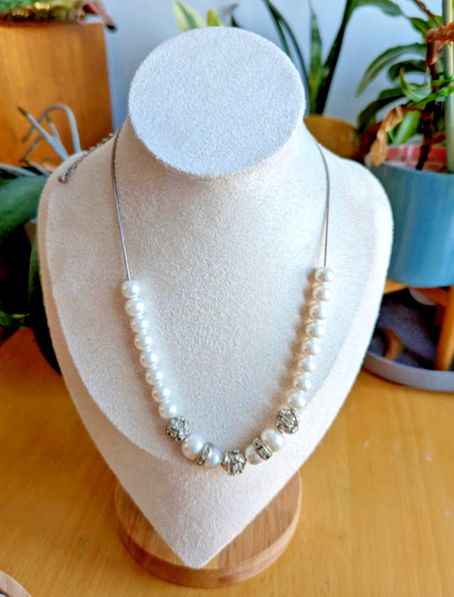 Silver-Tone Rhinestone & Faux Pearl Necklace Elegant Statement Piece-image